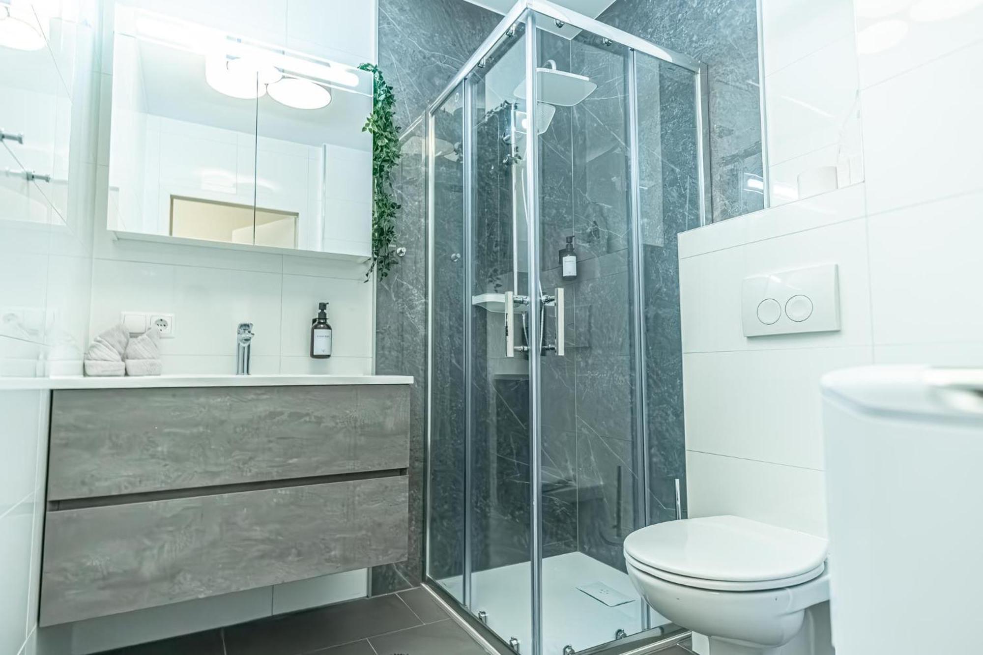 9-min To Center, Comfy 1br And 1lr With Balcony Wien