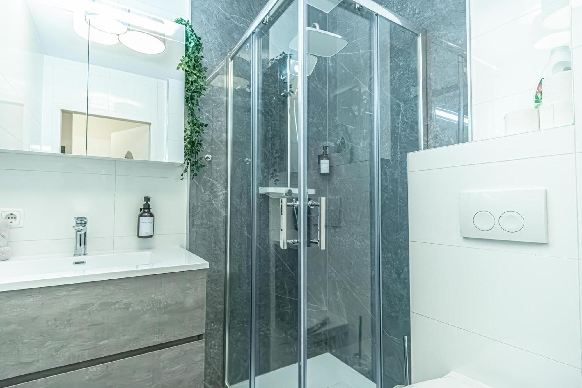 Apartment 9-min To Center, Comfy 1br And 1lr With Balcony Wien