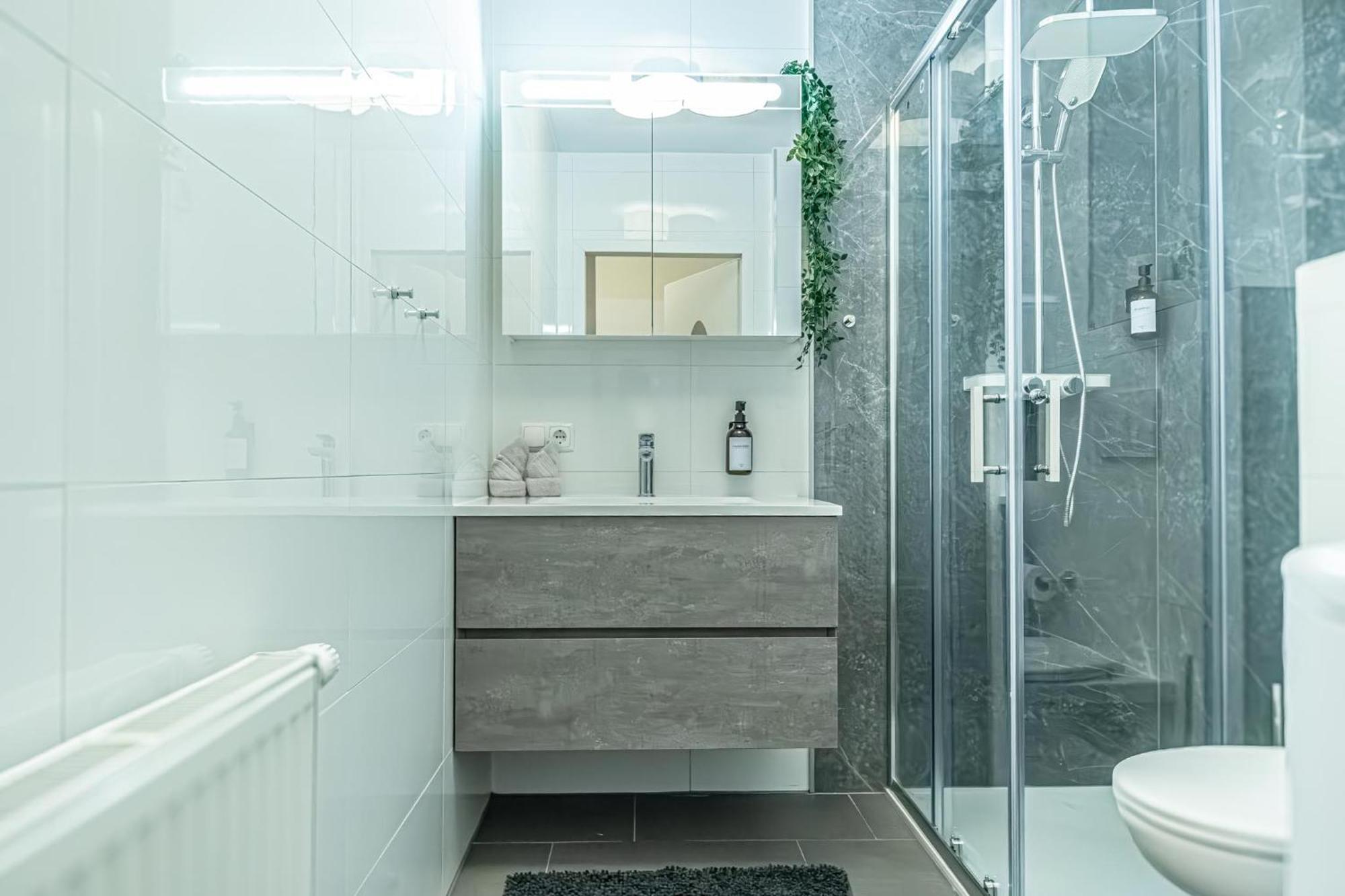 Apartment 9-min To Center, Comfy 1br And 1lr With Balcony Wien